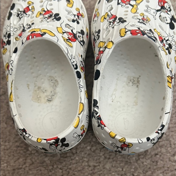 Native Mickey Mouse - Picture 4 of 5